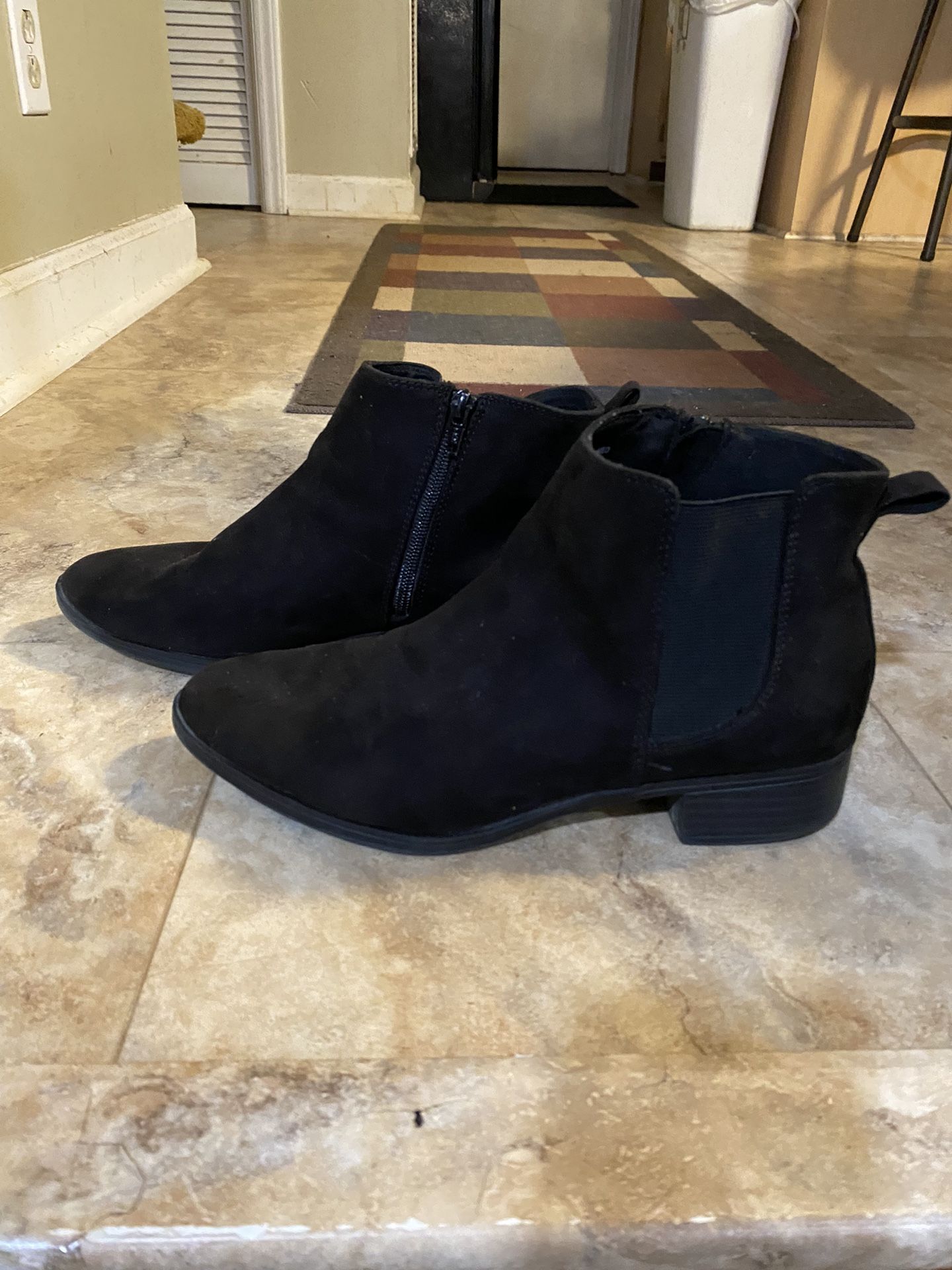 Women’s Black Zippered Suede Ankle Booties Size 9.5 Medium