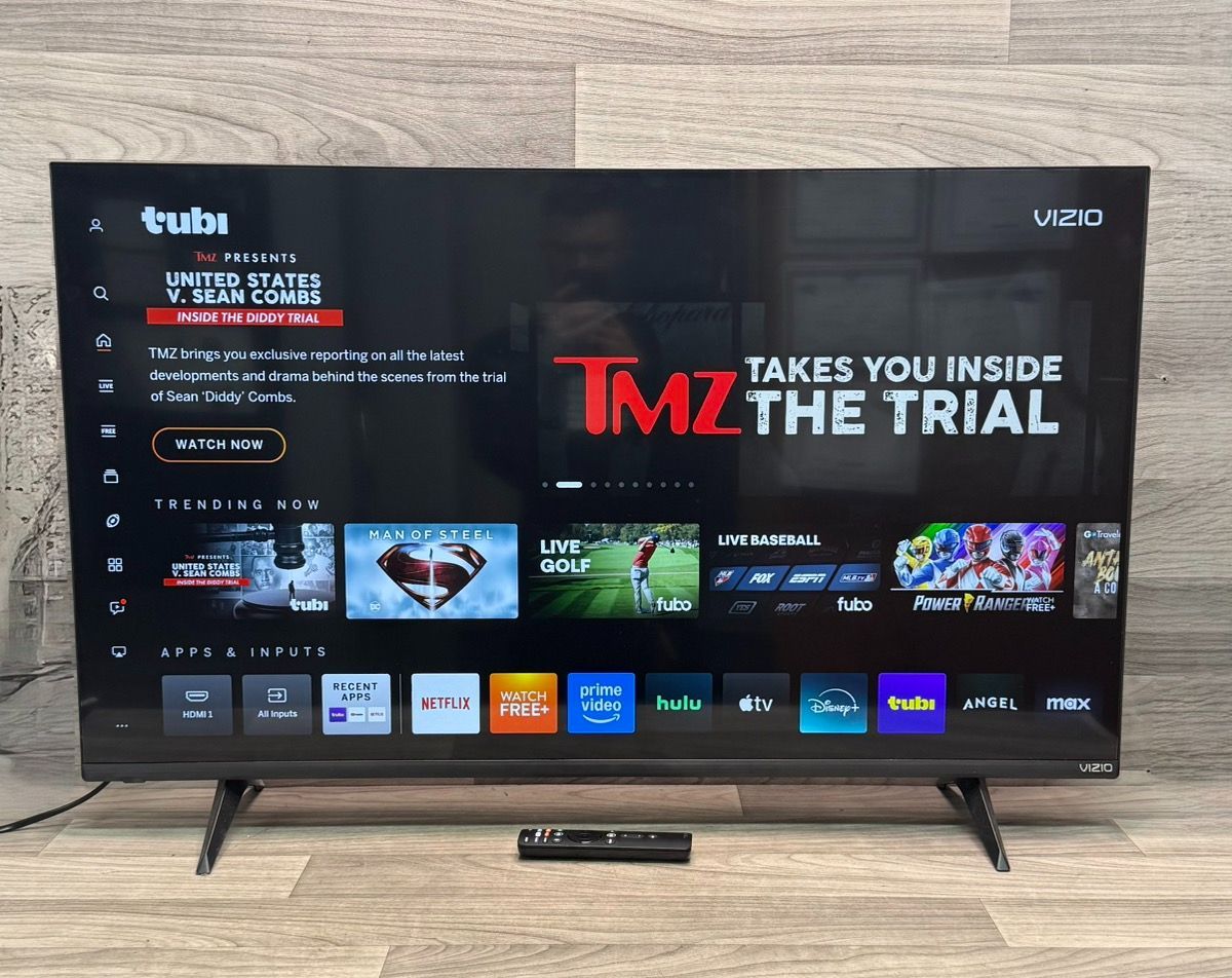 Vizio V435M-K04 42" Smart TV w/ Remote (A1D025403)
