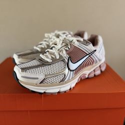 Nike Zoom Vomero 5 News Women's Sail Pearl Particle Pink Mesh Sneakers