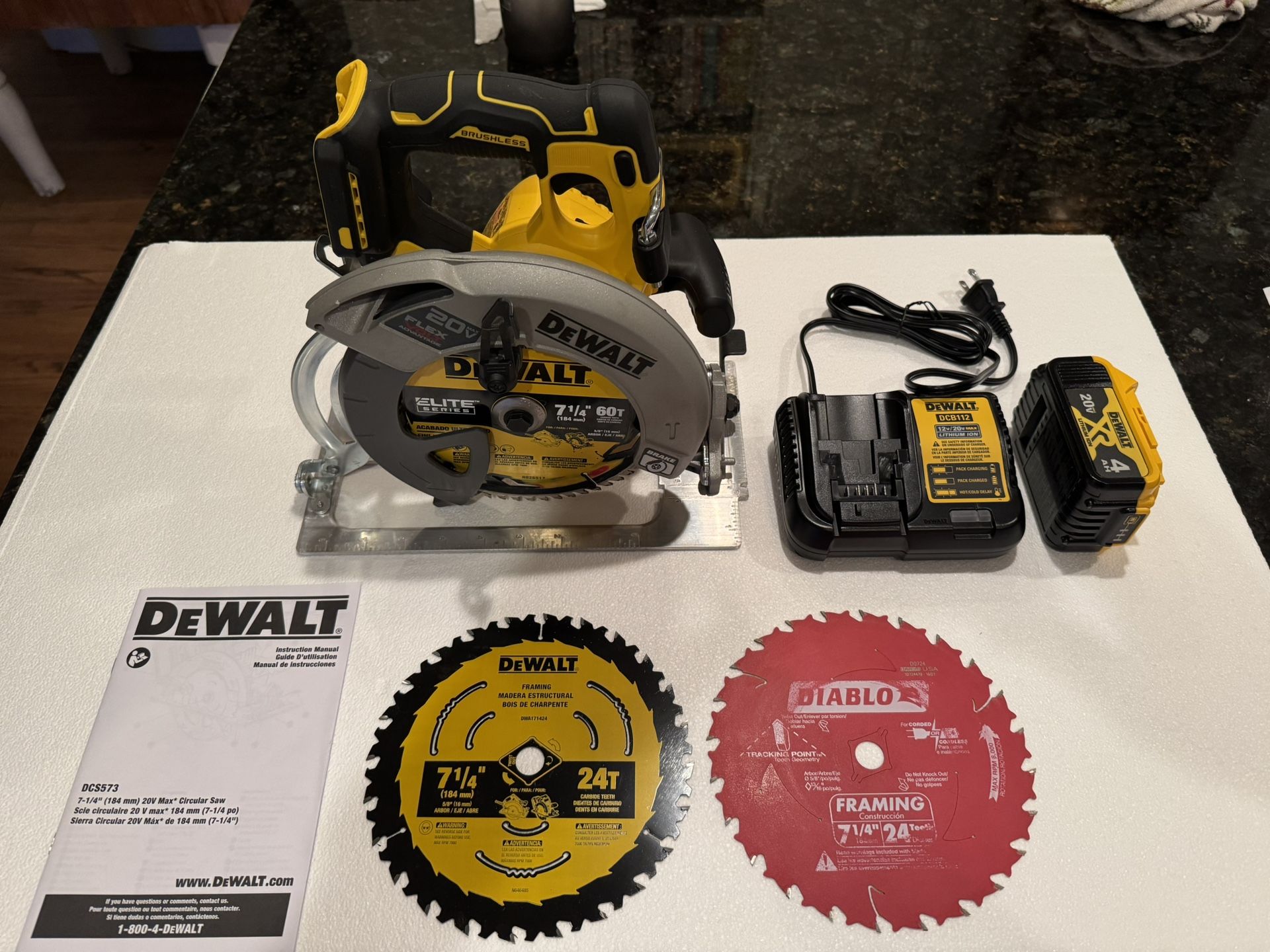 Dewalt DCS 573 7 1/4 Cordless Circular Saw Kit