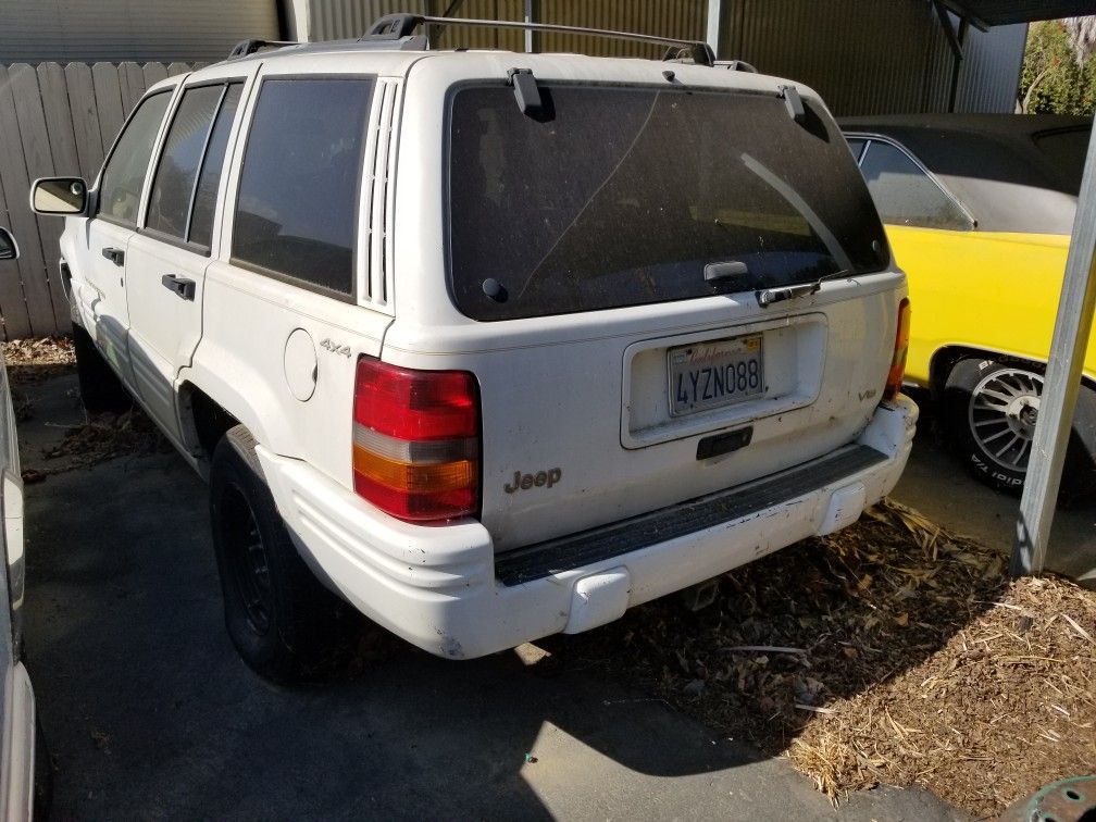 1997 jeep 4X4. Parts car