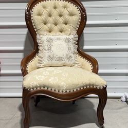 Beautiful Victorian side chair