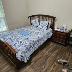 Queen Cherry Bedroom Set