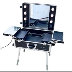 NYX PROFESSIONAL MAKEUP X-Large Makeup Artist Train Case with Lights Used