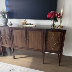 Buffet Table/ Media Table 