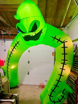 Huge inflatable Gemmy oogie boogie Halloween decoration with lights