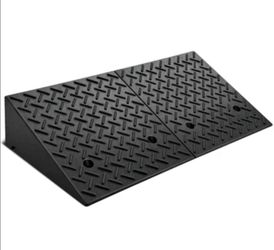38.5 L in. x 19.6 W in. x 7.9 H in. Curb Ramps Rampas Ramp
