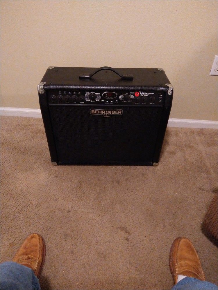 beringer lead amp. +. pedal. clean per sounds Vampire. 112.