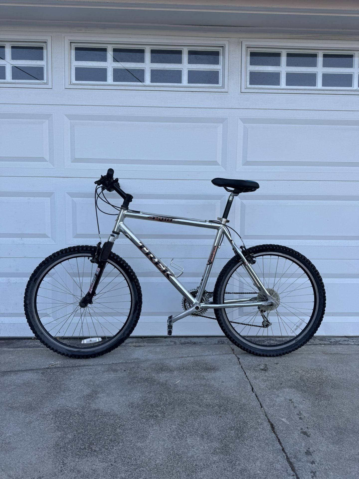 Trek 4500 Mountain Bike β 21β Frame / 26β Wheels / RockShox Fork