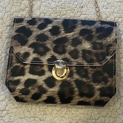 👜 Leopard Print Purse w/ Gold Chain – New, Never Used 