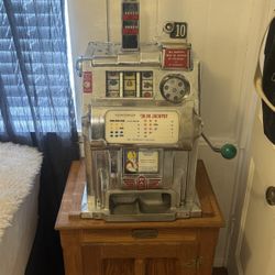 Vintage Harrahs 10 Cent Slot Machine 