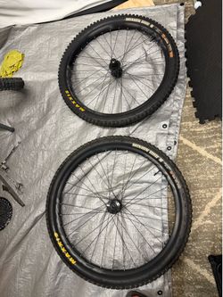 Raceface Wheels Offset 30 Mullet + Tires
