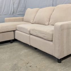 🛋️💥 Small Sectional 💥 Free Delivery And Financing Available!