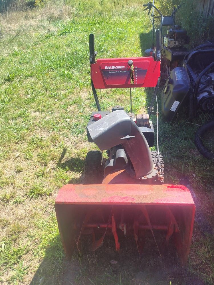 Yard Machene Snowblower