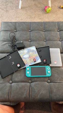 Nintendo Switch Lite + Charger + Games