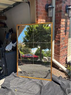 Wall mirror