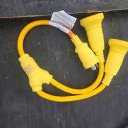 Hubble 30amp 125v 3750w Splitter