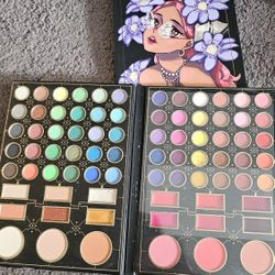 Eyeshado,lips,cheeks Palette