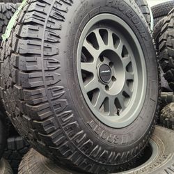 4 Wheels 18x9 Inch Tires 35