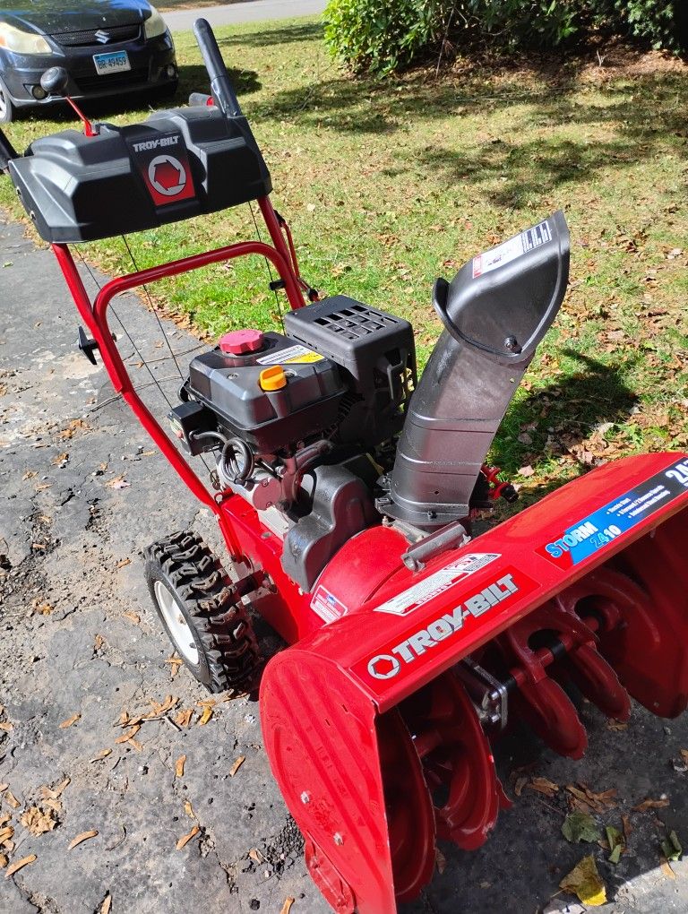 Troybilt Storm Snowblower 10 HP - 26" Path