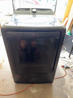 Samsung7.​4 cu.​ ft.​ Vented Gas Dryer in Black with Steam Sanitize+