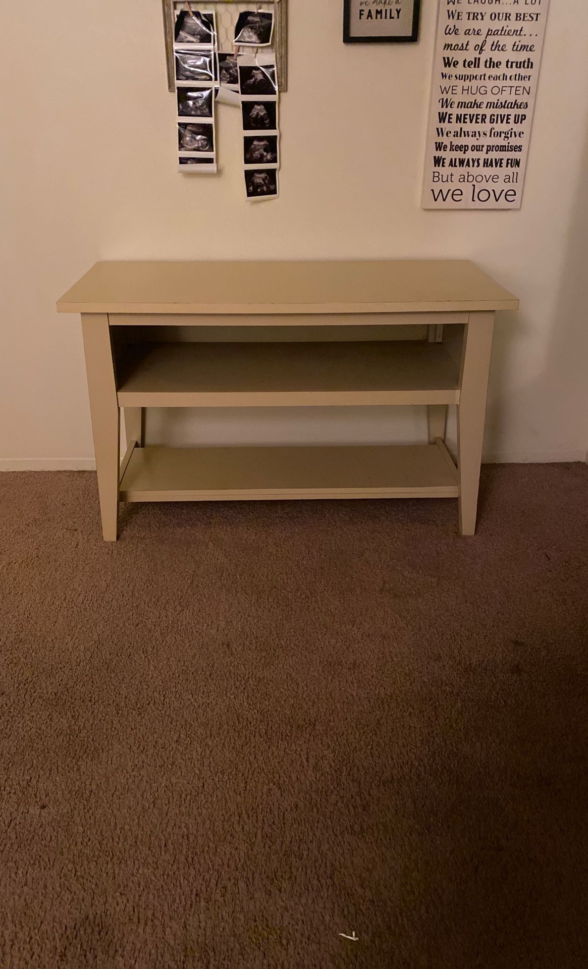 TV/Coffee/ Study Table. ( Pagie )