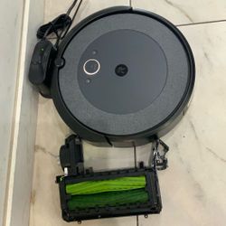 iRobot Roomba i3 Robot Vacuum 