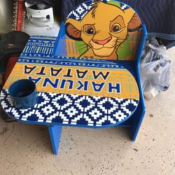 Lion King Table/chair New Kids 