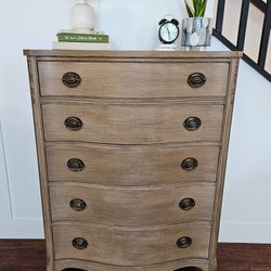 5 Drawer Dresser  - Delivery Available 