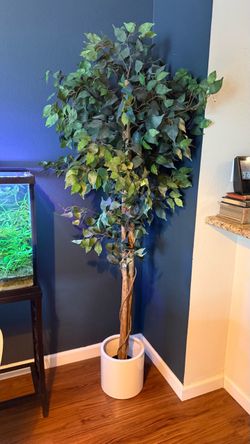 Large Artificial Indoor Tree / Faux Ficus Plant with Pot
