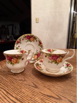 2 Royal Albert Old Country Roses Tea Cup & Saucer Bone China England Vintage