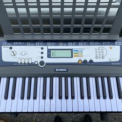 Yamaha Piano W/stand
