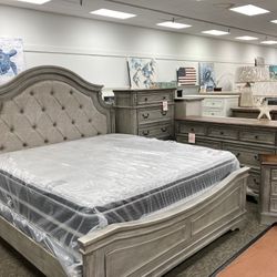 New King Bedroom 🔥🔥 AVAILABLE NOW