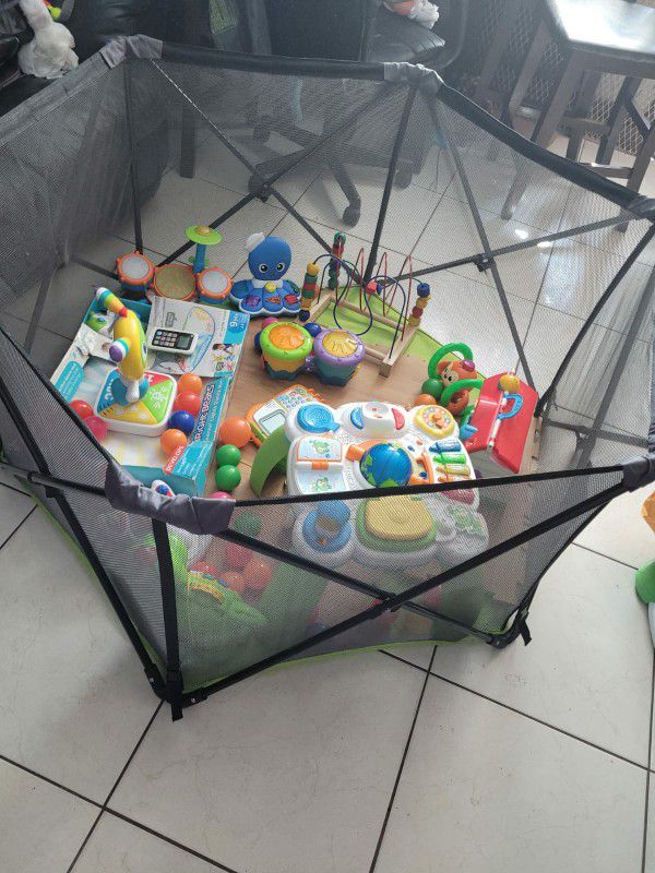GREAT CONDITION SUMMER PLAY PEN EVERYTHING IS INCLUDED