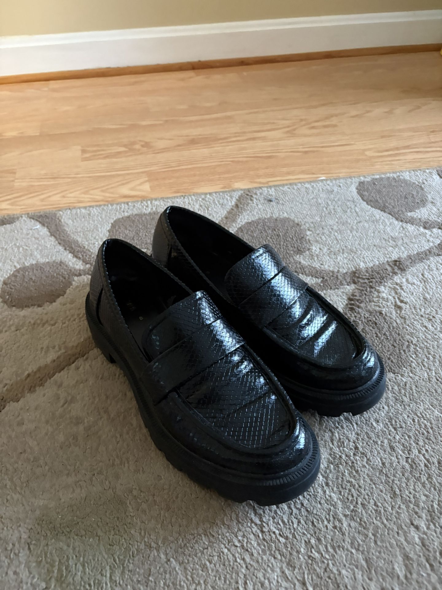 Zara Women’s Black Leather Loafer, Size 40