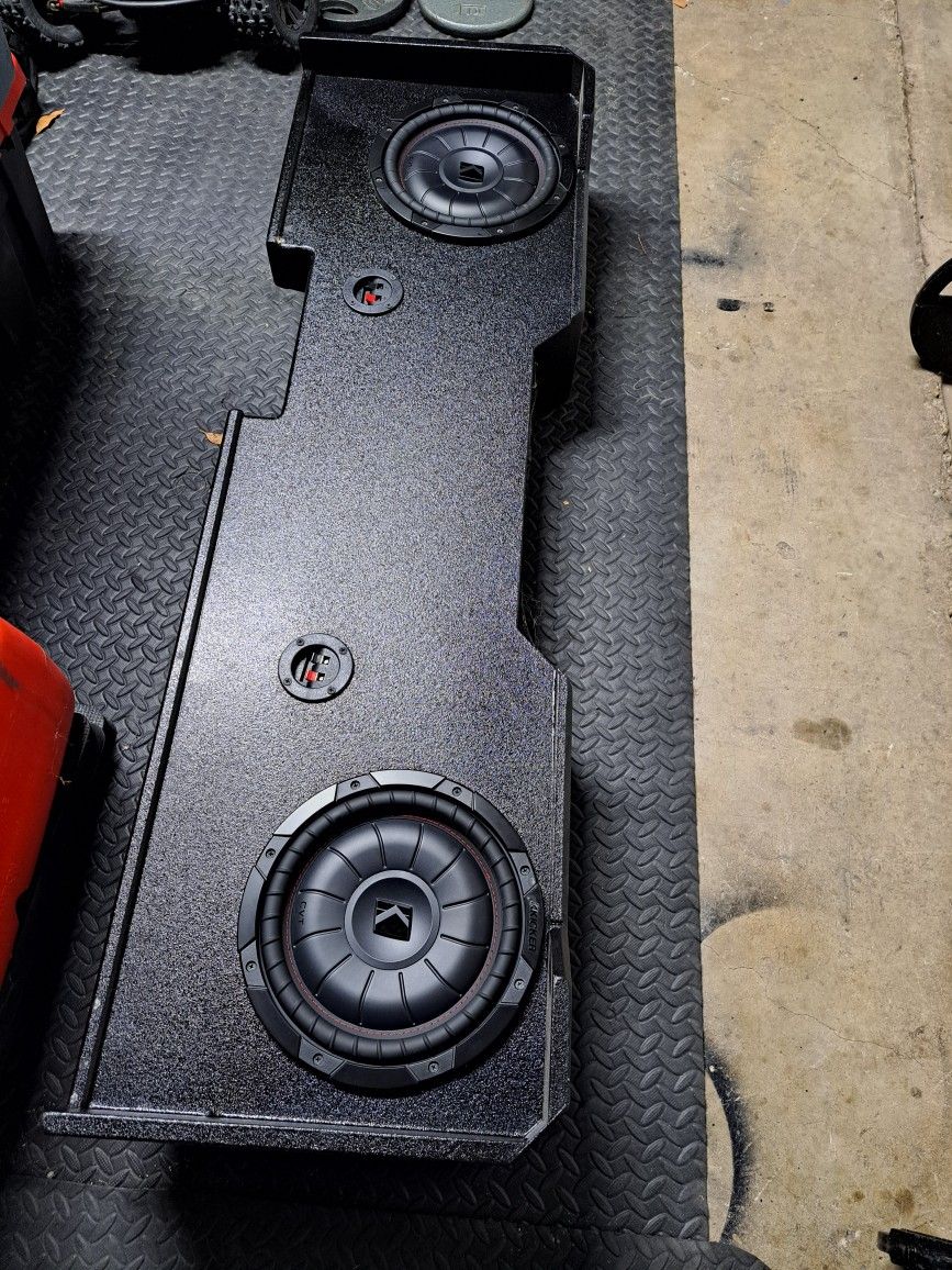 Dual Kicker CVS. Subs In Probox W/2000 W Amp for Sale in San Antonio
