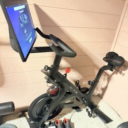 2022 Pelotón Bike Plus+