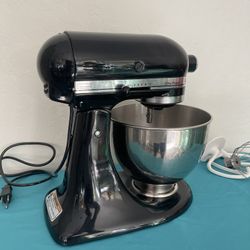 KitchenAid ULTRA POWER PLUS SERIES 4.5-QUART TILT-HEAD STAND MIXER BLACK w/Attachments & Bowl