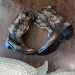 Durango Stylish cowboy boots in brown and black. Perfect for a western look. Size 10.5D. 