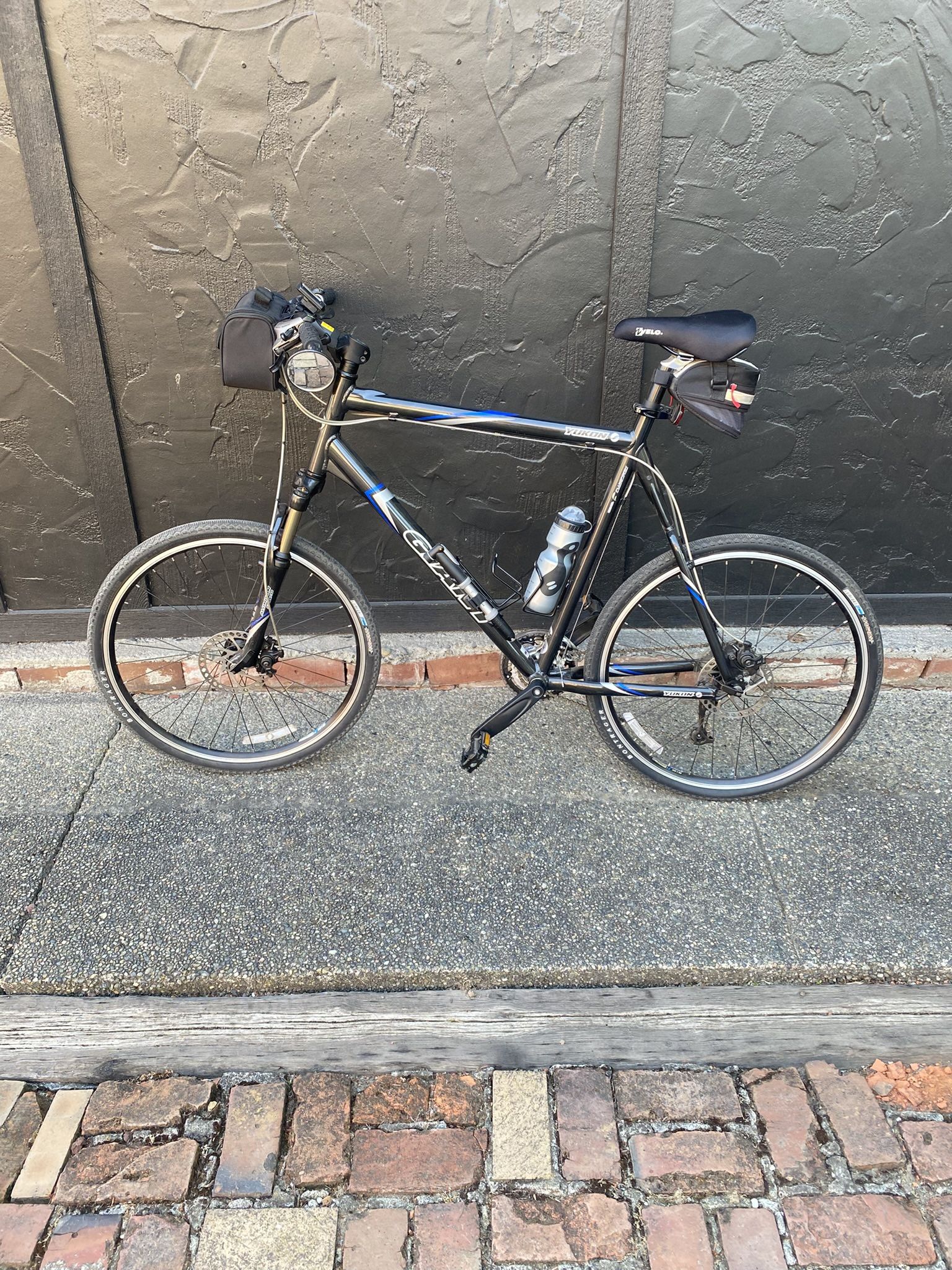 Yukon Giant Mountain Bike