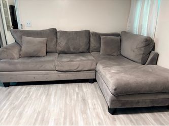 Couch/Living Room Set