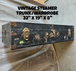 VINTAGE STEAMER TRUNK/WARDROBE