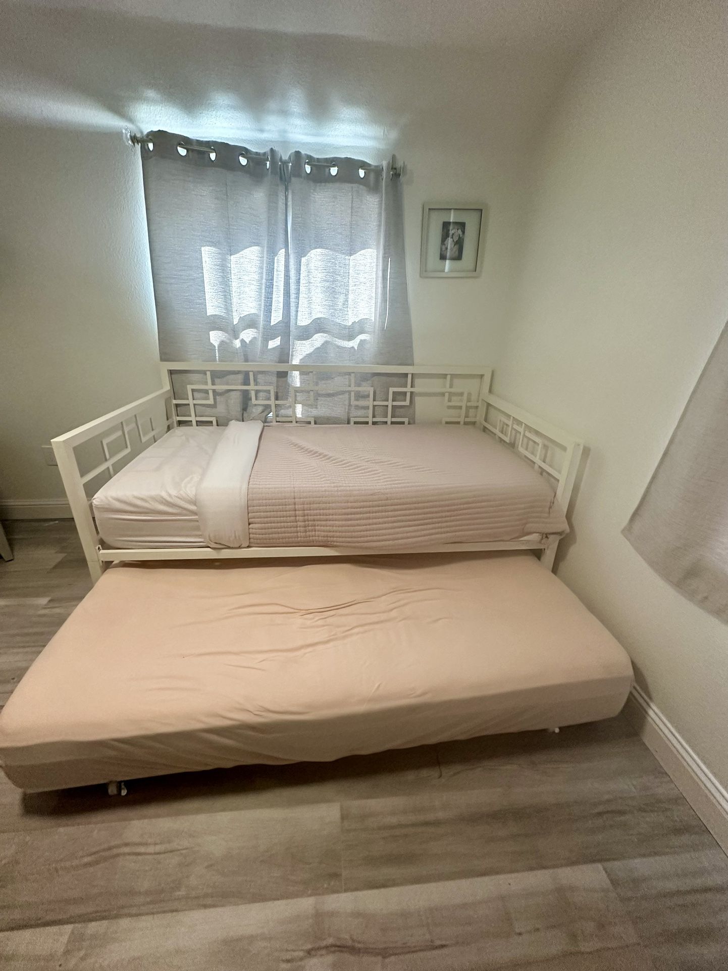 Twin Size Trundle/Daybed 