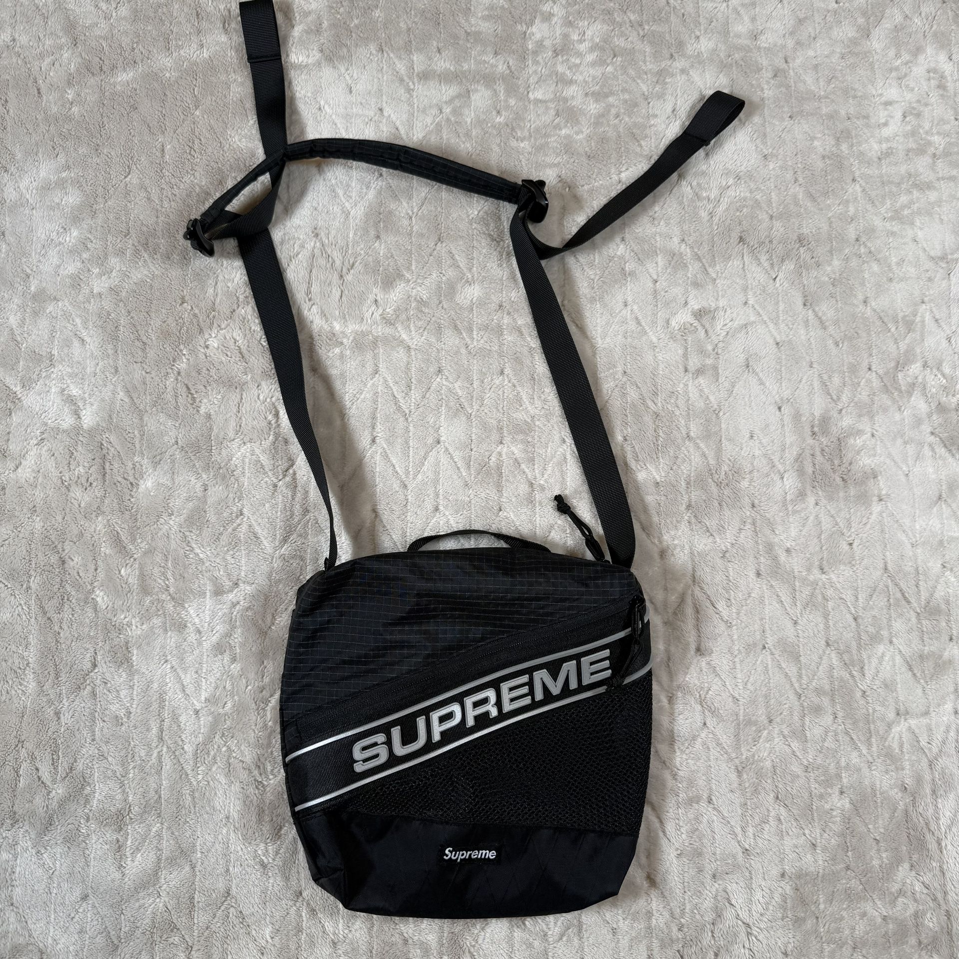 Supreme Logo Shoulder Bag Black (FW23) US 4L Water Resistant