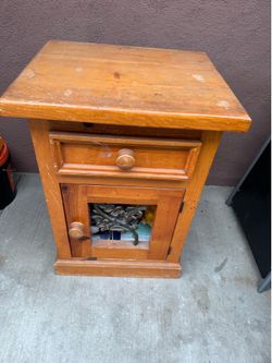 2 Night stands all wood