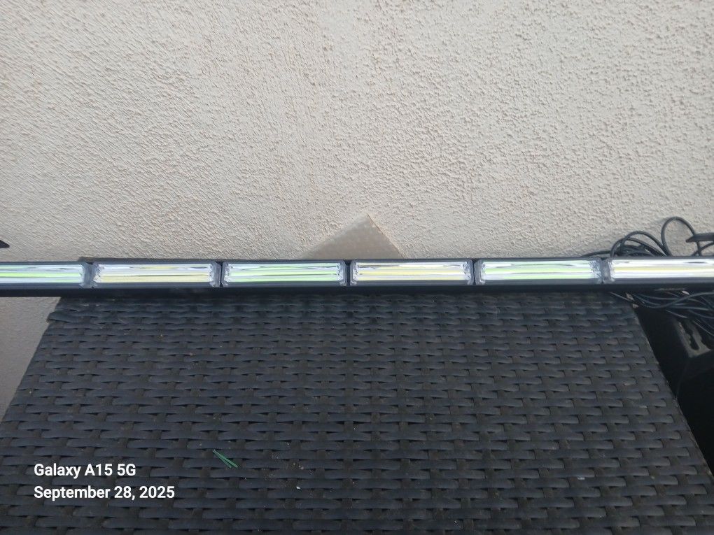 40" Green And White Bar Light