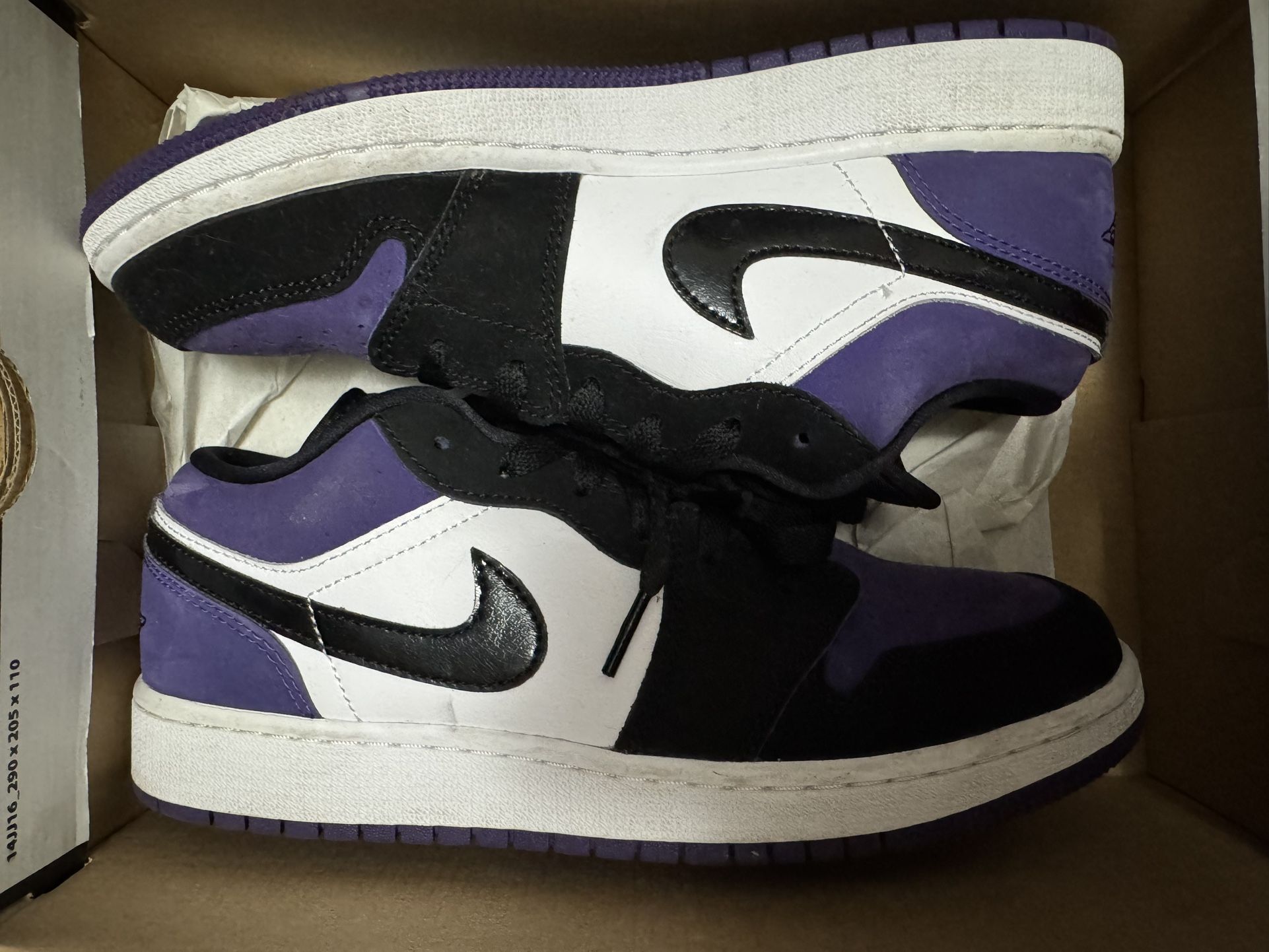 Jordan 1 low, purple court, size 6Y  