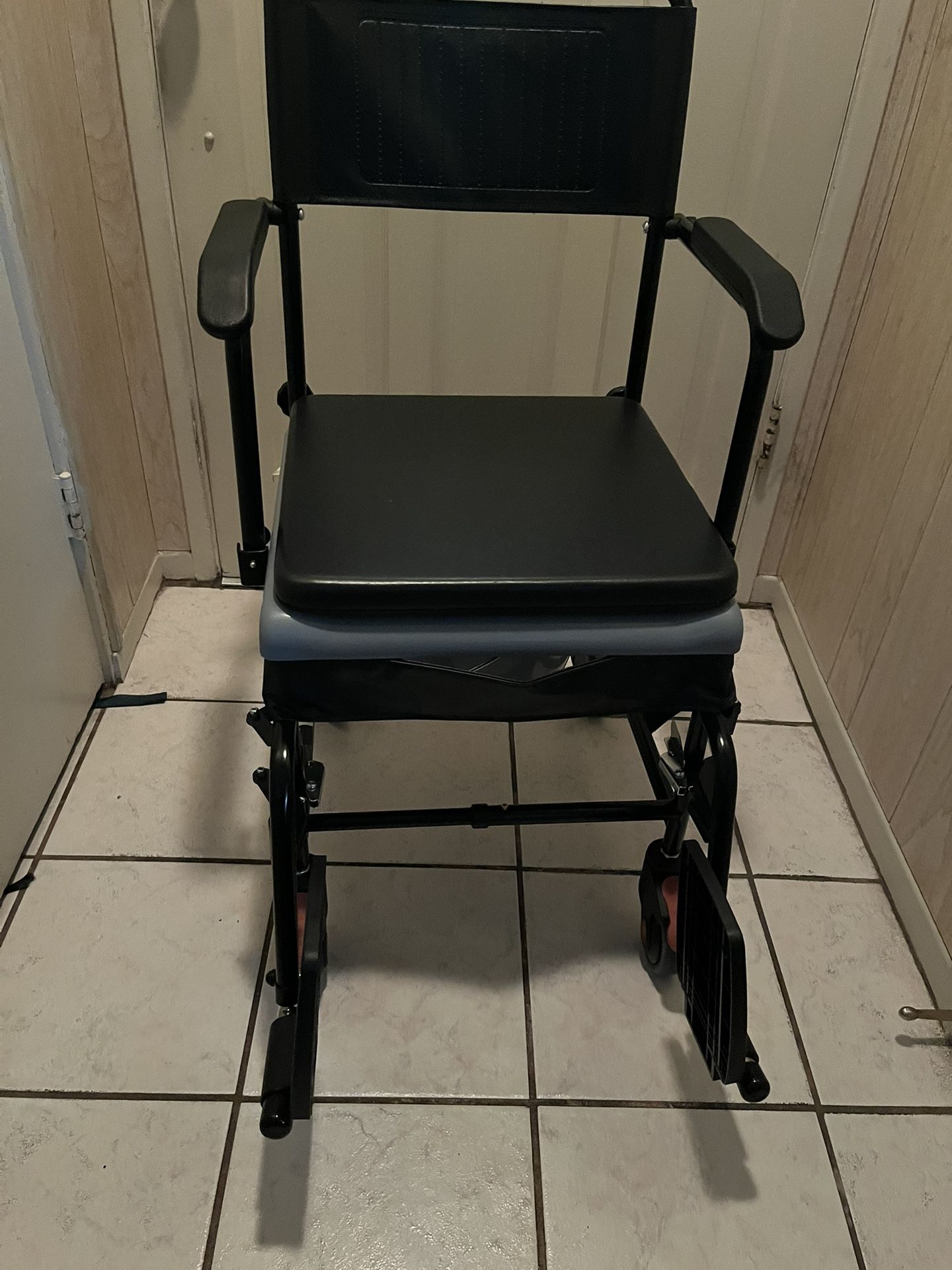 Commode Chair