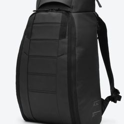 D_b_ Hugger  Backpack 25L