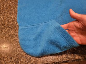 Blue shoulder blanket with pockets for hands